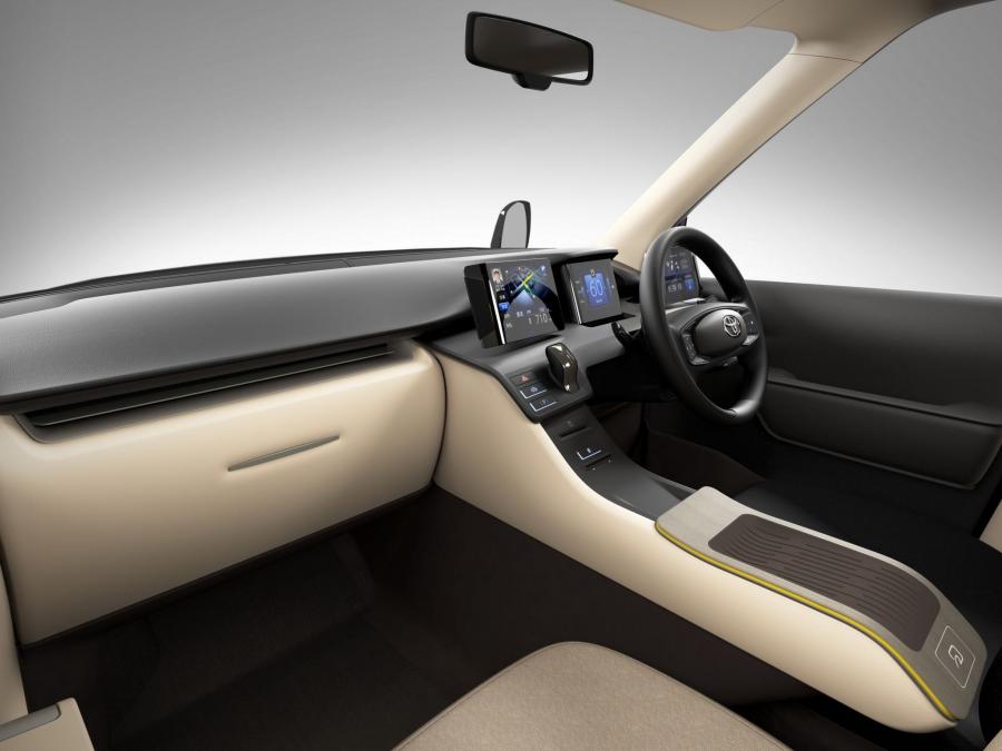  Toyota JPN Taxi Concept 2013 года  (фото 18 из 37)